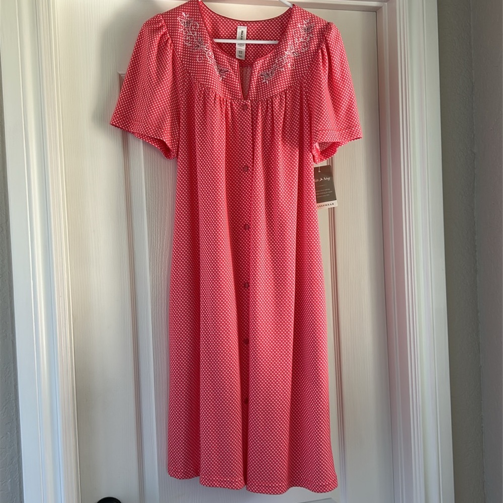 White Stag Snap Front Robe NWT